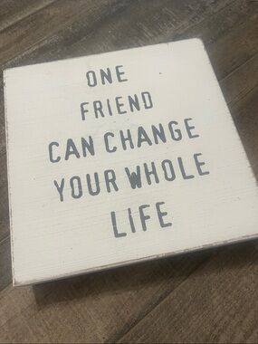 Friendship Quote Wall Plaque - White with Gray Lettering